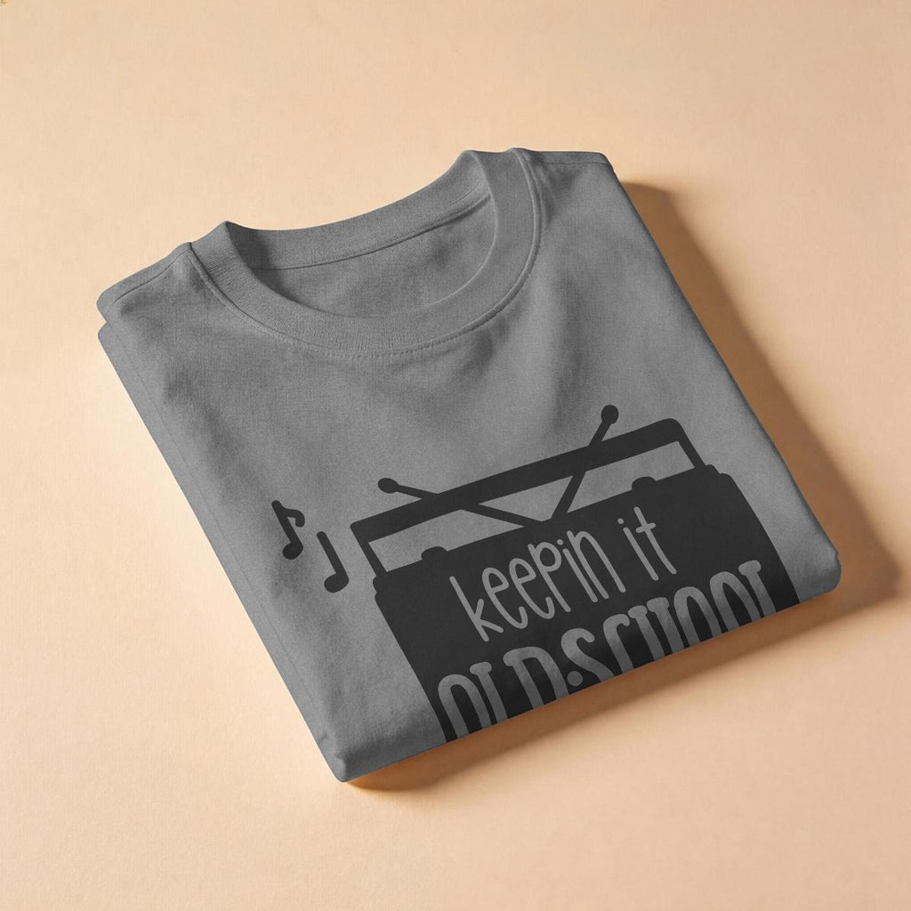 Camiseta Vintage 'Keepin It Old School' con Grabadora Retro