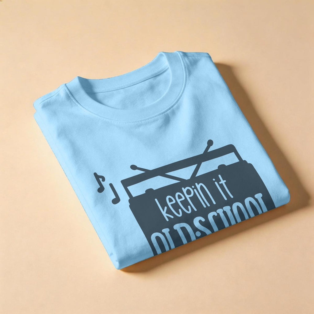 Camiseta Vintage 'Keepin It Old School' con Grabadora Retro