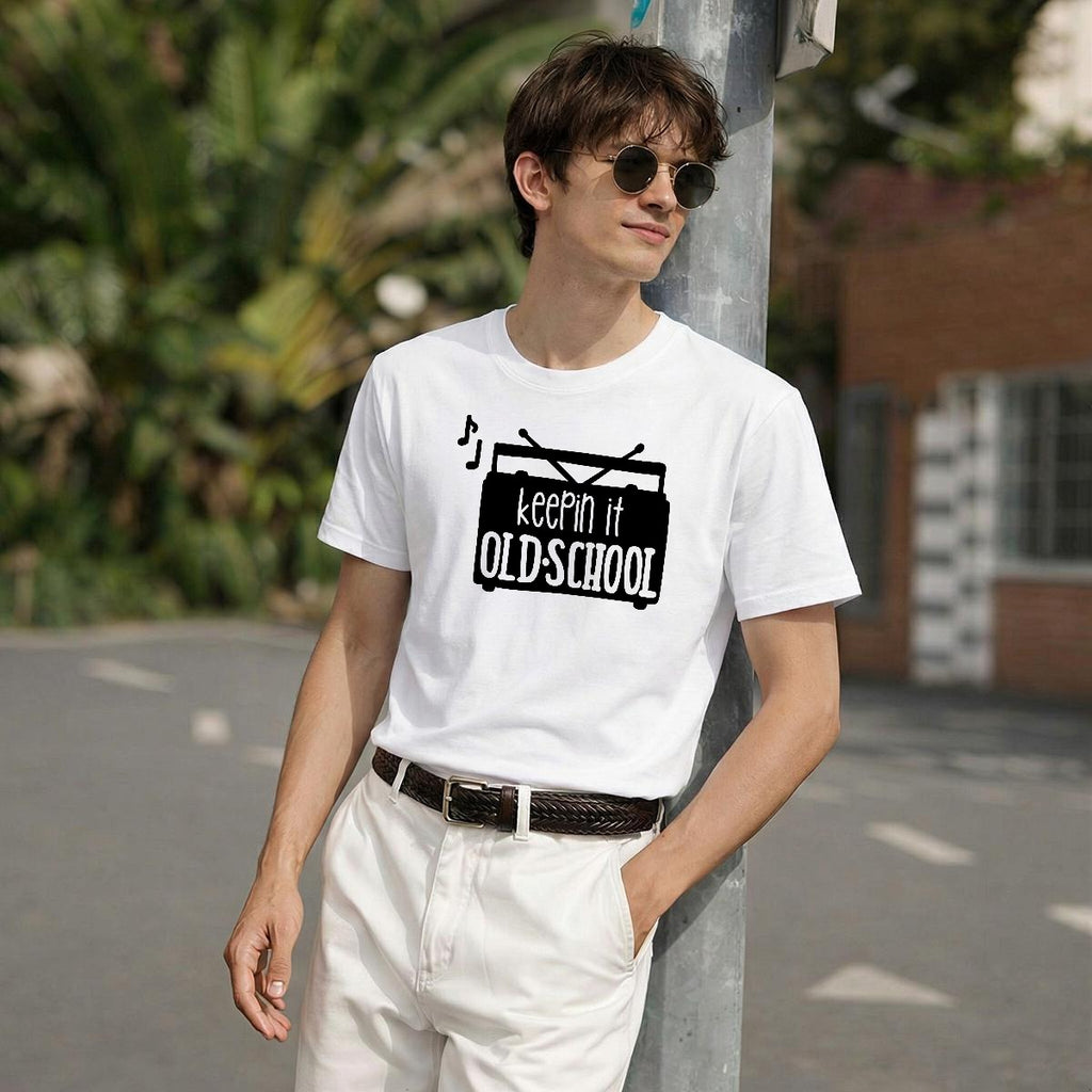Camiseta Vintage 'Keepin It Old School' con Grabadora Retro