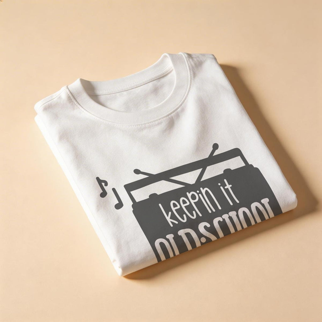 Camiseta Vintage 'Keepin It Old School' con Grabadora Retro