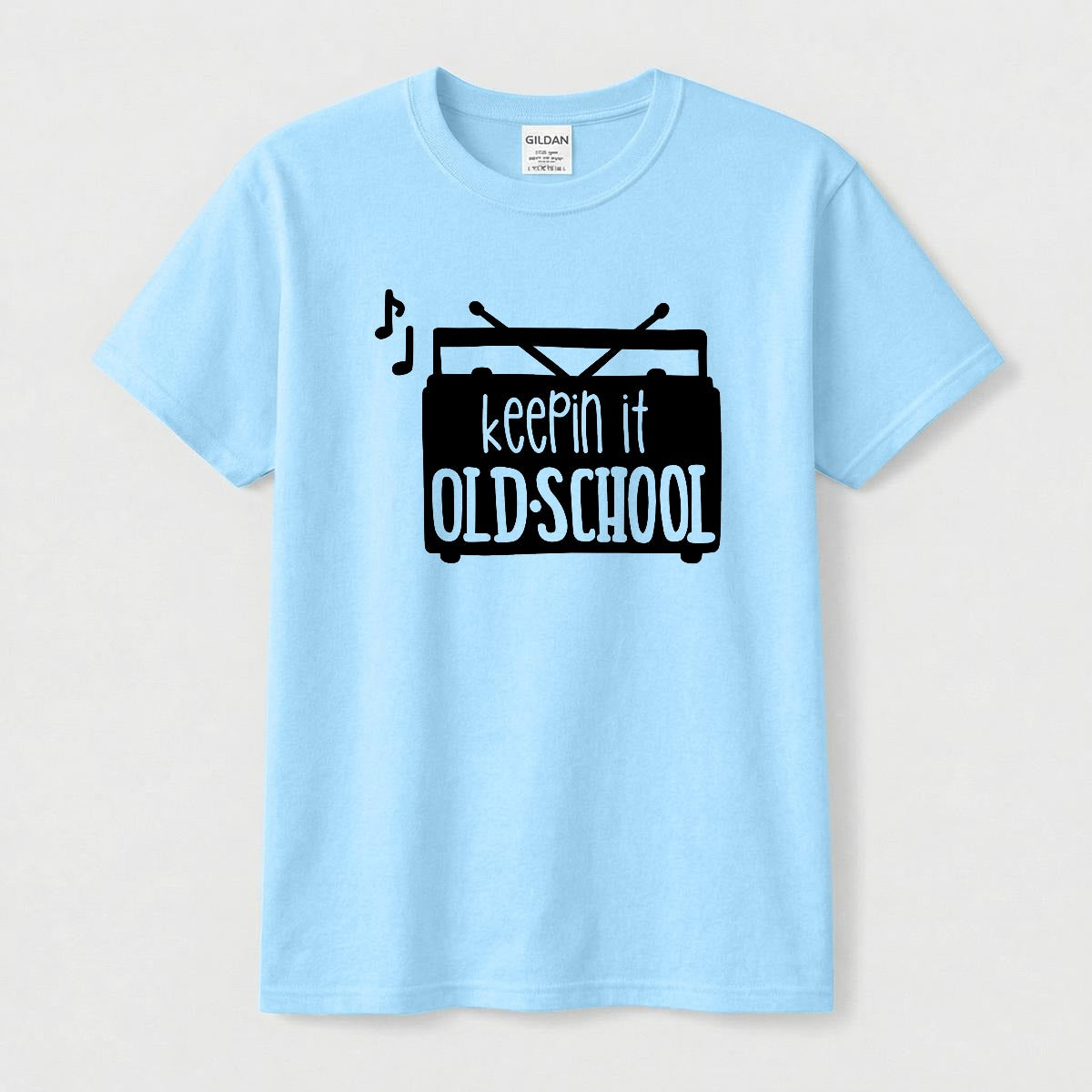 Camiseta Vintage 'Keepin It Old School' con Grabadora Retro