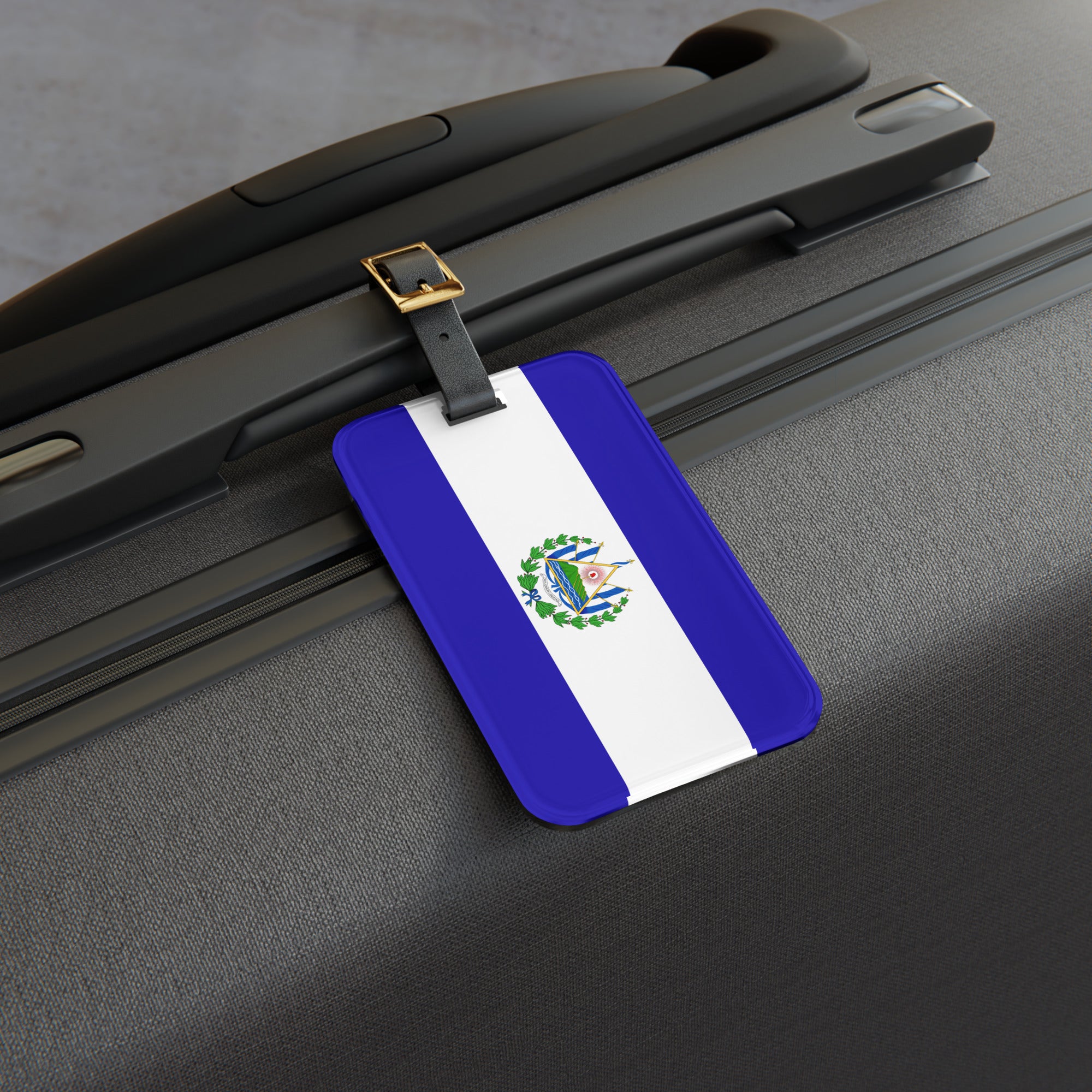 Etiqueta de equipaje El Salvador con bandera azul y blanco y correa de cuero