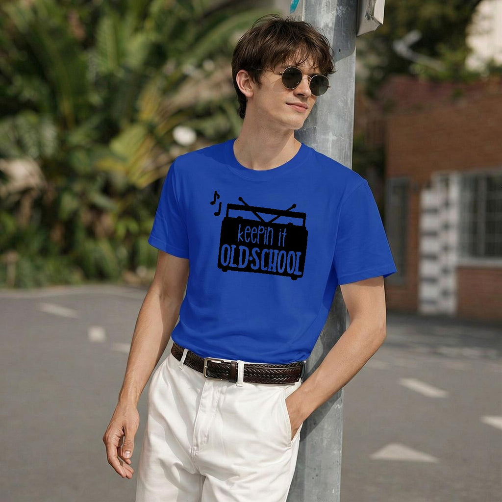 Camiseta Vintage 'Keepin It Old School' con Grabadora Retro